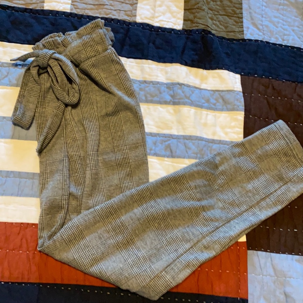 Small gray checkered ambience pants
